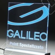 Espositore luminoso da banco inciso e serigrafato