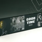 Insegna-termoformata-e-serigrafata-in-metacrilato